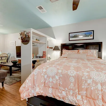 Cozy Studio Stay Near Downtown Austin And Ut